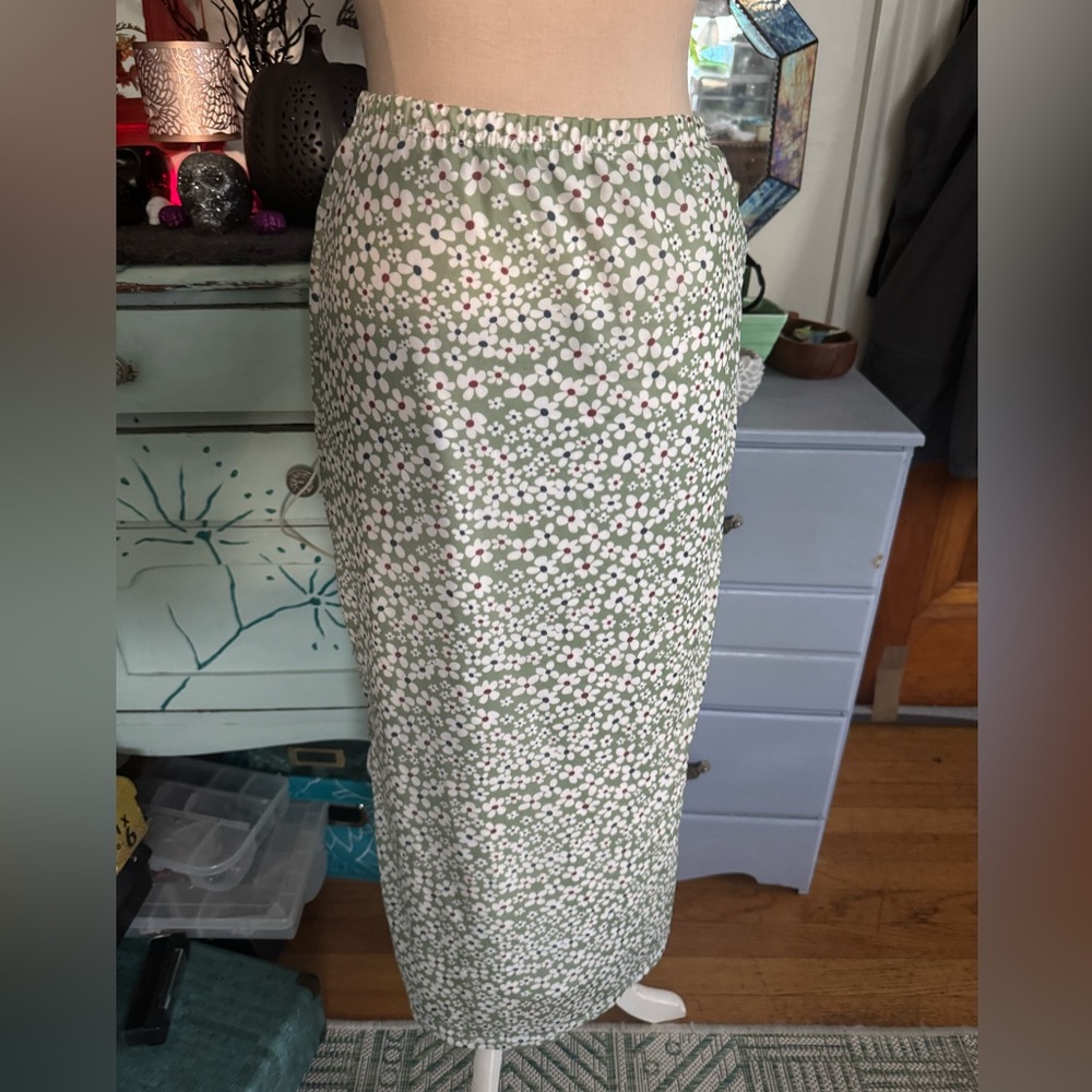 SHEIN Floral Green Maxi Skirt M Fully Lined Stretch VGUC Spring Boho Hippie